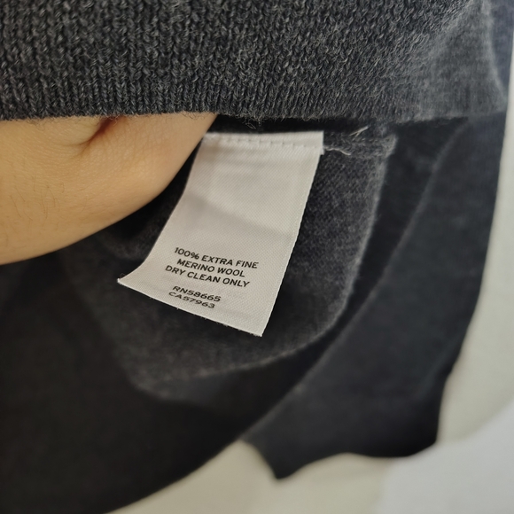 Nordstrom Men’s Shop Extra Fine Merino Wool V-Neck Sweater Gray | Size XL - Picture 9 of 12